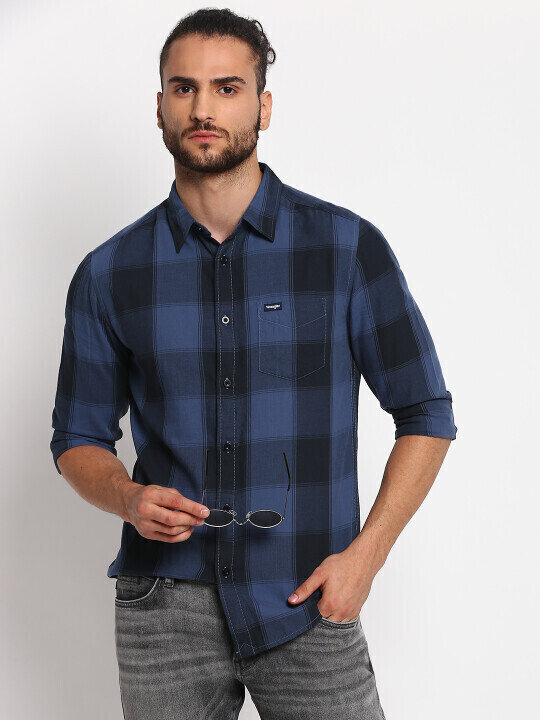 Buy Men Checked Blue Slim Fit Shirt | Wrangler® India Official