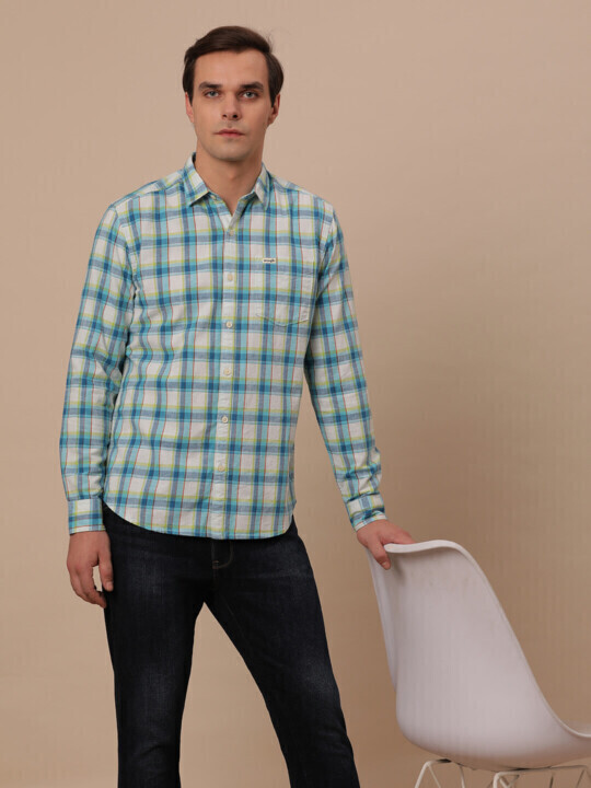 Buy Men Checkered Blue Regular Fit Shirt | Wrangler® India