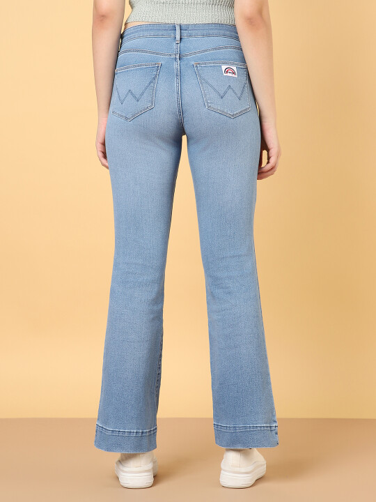 From day to night with our Flare Jean #wranglereurope #flarejeans 